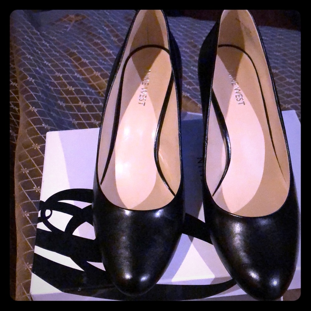 Nine west black wedges 9M